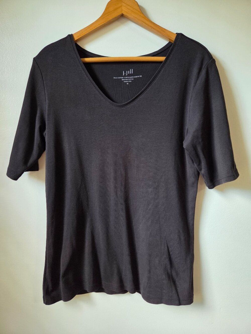 EUC J JILL PIMA COTTON V NECK ELBOW SLEEVE TEE SIZE M